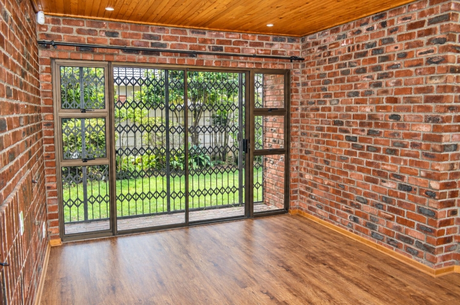 To Let 3 Bedroom Property for Rent in Flamwood North West
